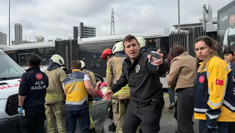 Metrobüste Feci Kaza: Seferler Durduruldu, Can Kaybı ve Yaralılar Var!