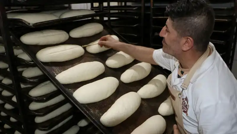 Sıcakların Zorluğunda Ekmek Parası: 250 Derecelik Fırınlarla Mücadele