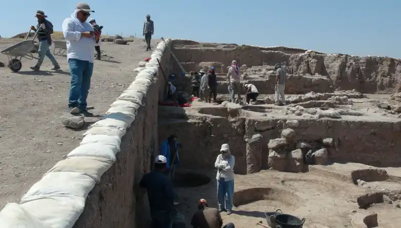 Kilis’te Oylum Höyük Kazıları: Sıcak Havada Tarih Gün Yüzüne Çıkıyor