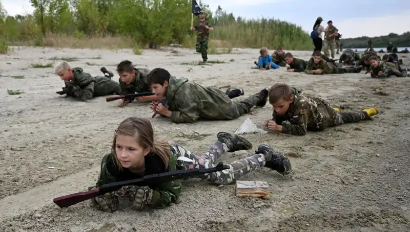 Rusya’da Savaşçı Çocuklar: 8 Yaşındaki Savaşçılar Askeri Eğitimde