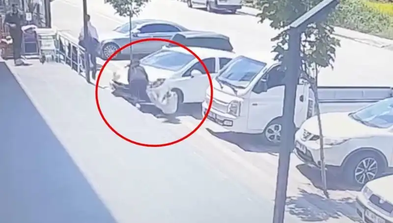 Yalova'da Lise Öğrencisine Aracın Altında Kalan Genç Korkunç Kazada Hayatını Kaybetti
