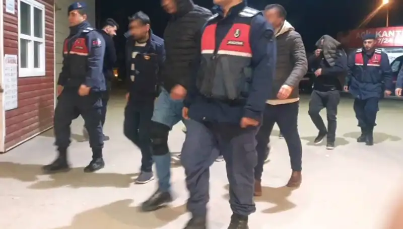 Bağ Evinde Uyuşturucu Partisi: Gözaltına Alınanlar ve Detaylar