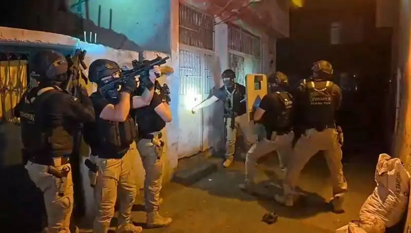 İstanbul'da Terörle Mücadele: DAEŞ Operasyonunda 18 Gözaltı
