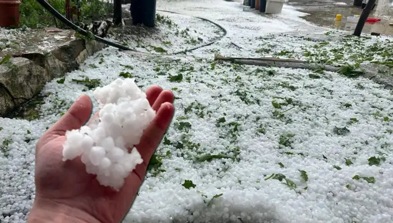 Haziran Ayında Beklenmedik Dolu Yağışı: Bölgeyi Beyaza Bürüdü
