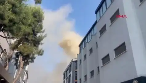 İstanbul’da 4 Katlı İş Merkezinde Yangın: Ekipler Alanda Mücadele Ediyor