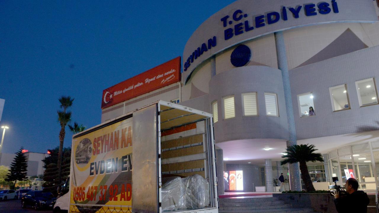 Seyhan Belediyesine Beklenmedik Bir Haciz Kararı Geldi
