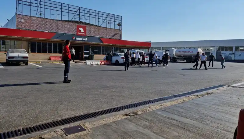 Omuz Atma Kavgası: İki Aile Akaryakıt İstasyonu Önünde Buluştu