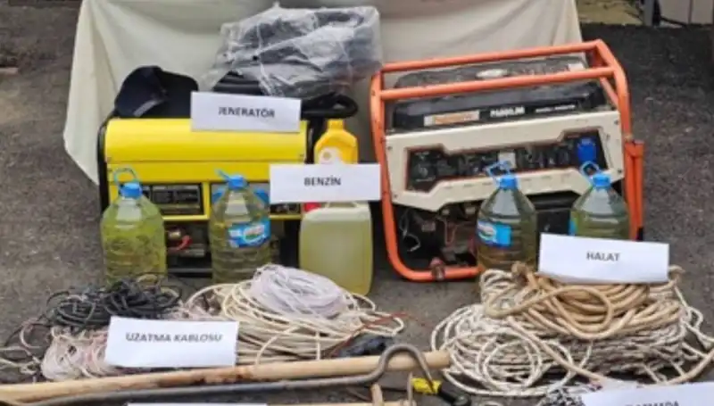 Kaçak Kazı ve Uyuşturucu Operasyonunda 9 Şüpheli Bir Arada Yakalandı