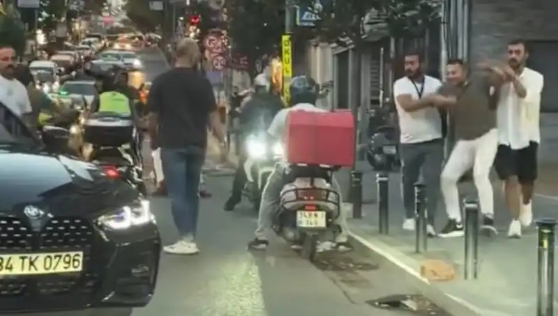 Nişantaşı’nda Yol Verme Kavgası: Sopa ile Kadınla Yürek Kıran Gerginlik