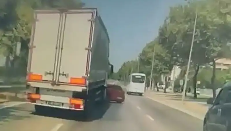 Bursa'da Kör Nokta Kazası: Sürücüler Dikkat Etmeli!