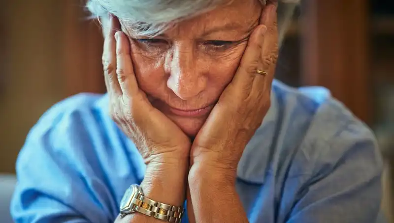 40'lı Yaşlarında Alzheimer Tanısı: Stresi Erken Uyarı İşareti Sandı