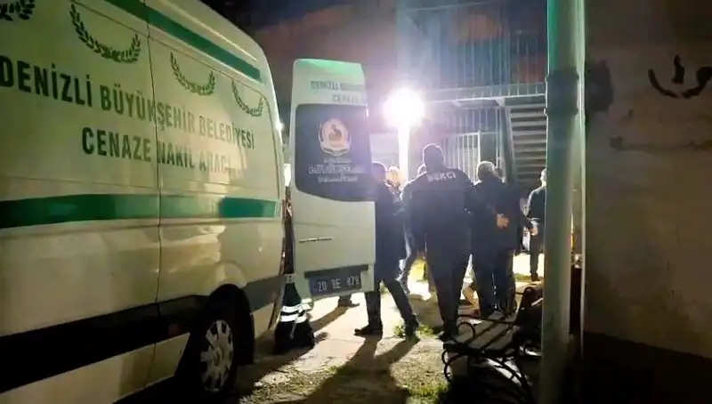 Besici Korkunç Bir Kazada Hayatını Kaybetti: Yem Karma Makinesi ile Facia