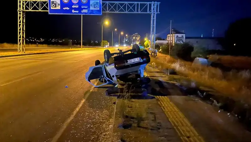 TIR'ın Sıkıştırdığı Otomobil Takla Attı: Korku Dolu Anlar ve Yaralı