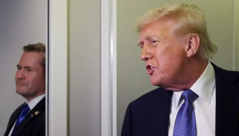 Trump'ın Görevden Alma Kararı: Mike Waltz'un Planları Sızdırması Kriz Yarattı