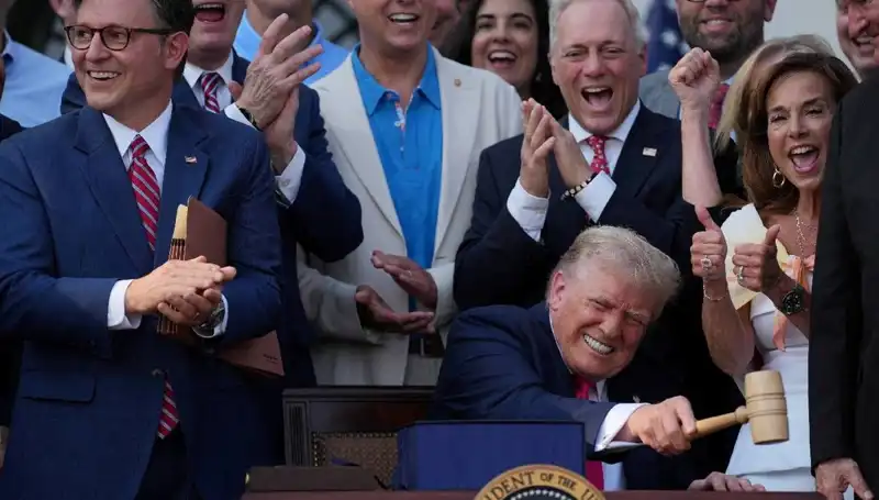 Trump, "Büyük, Güzel Yasa Tasarısı"nı İmzaladı: Ülke için Neler Değişecek?