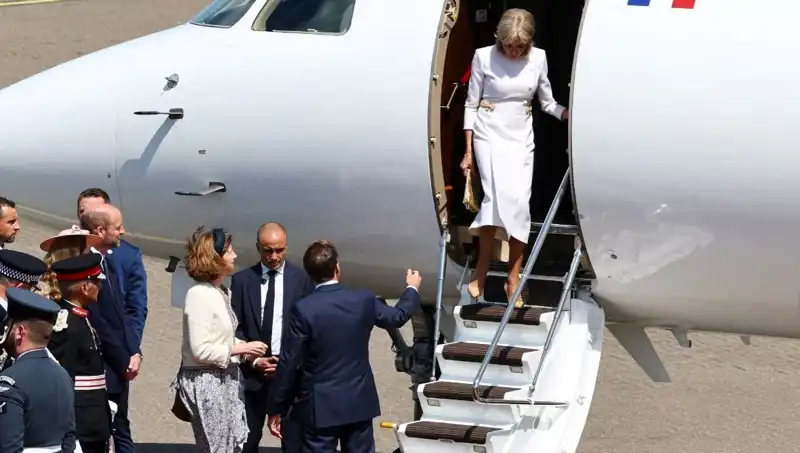 Macron Çiftinde Sarsıcı Kriz: Eşi Elini Uzattı, Cevap Hala Gelmedi