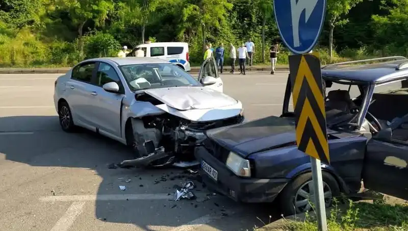 Görele'de Feci Kaza: Sürücü Araç Camından Fırladı, Herkes Şokta!