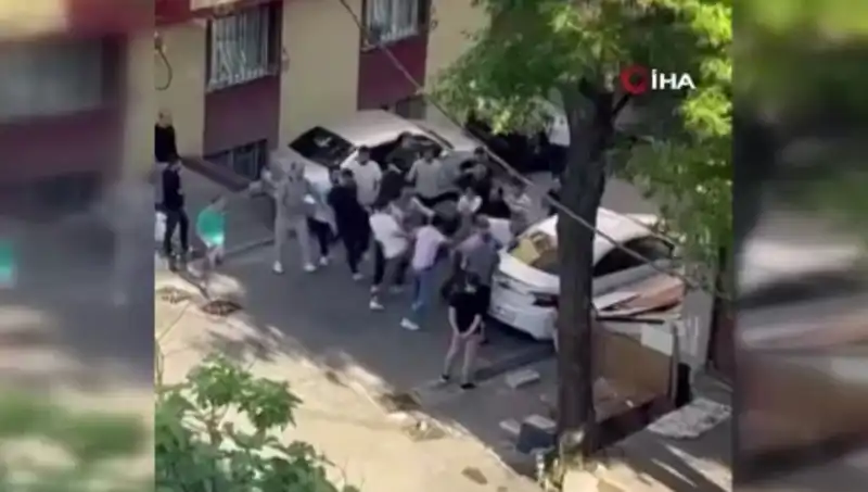 Kapıları Zorlayan Madde Bağımlısına Dayak: Şok Edici Olayın Detayları