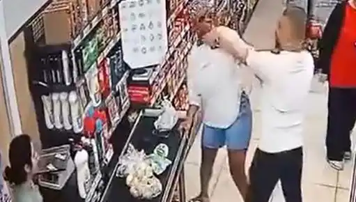 Marketin Kasa Sırasında Şok Olay: Çocuğunun Önünde Kadına Saldırdı!