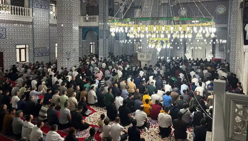 Iğdır'da İlk Bayram Namazı Coşku İçinde Kılındı: Duygular Zirveye Ulaştı