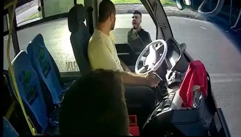 Antalya'da Otobüs Şoförünü Bıçaklayan Şahıs 24 Saat İçinde Yakalandı