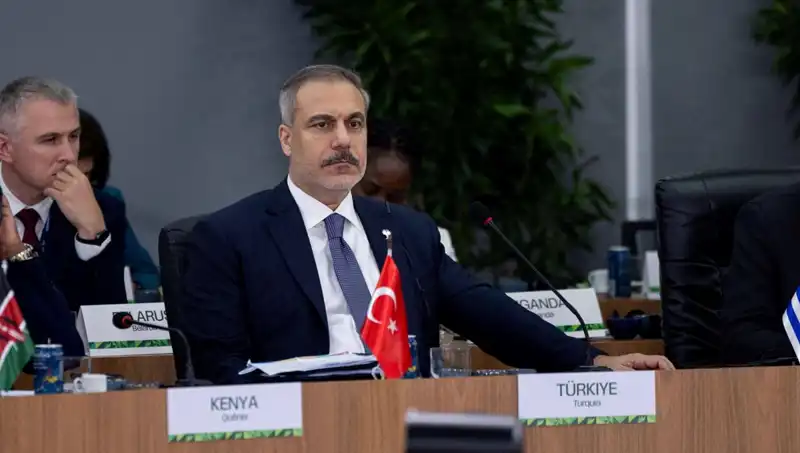 BRICS Zirvesinde Bakan Fidan'dan Yapay Zeka Uyarısı: Tedbir Almazsak Tehlikeli!