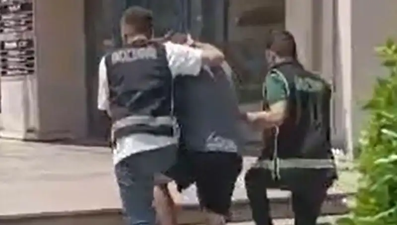 Sahte Para ile Alışveriş Yapan Turist Ülkeyi Terk Ediyor!