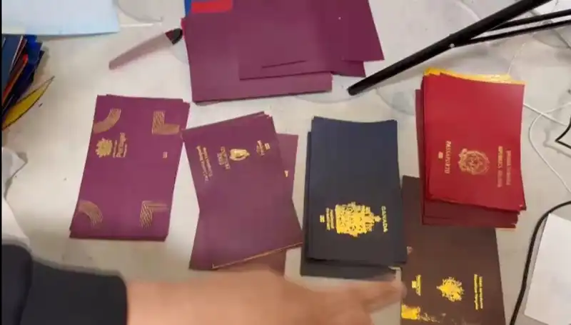 Sahte Pasaport, Vize ve Ehliyet Çetesi Çökertildi: İşte Tüm Detaylar!