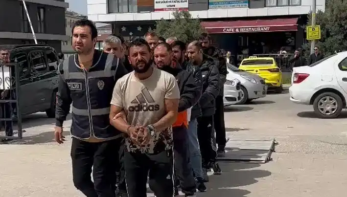 Edirne'de Eş Zamanlı Operasyonda Yedi Firari Şüpheli Yakalandı