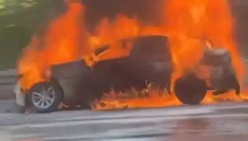 15 Temmuz Şehitler Köprüsü’nde Araç Yangını: Trafik Kilitlendi, Sürücüler Panikledi