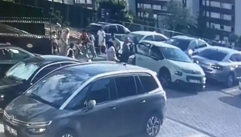 Eşi ve Yakınlarını Araba ile Ezdi: Günlerin Olayı