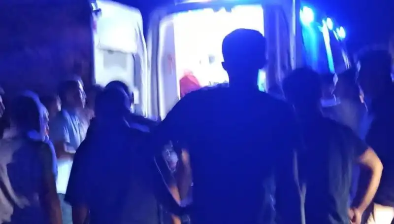 Otomobil Uçuruma Yuvarlandı: Sürücü Hayatını Kayıp Etmekten Kurtuldu