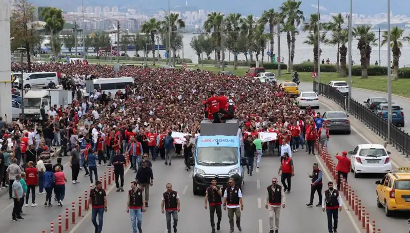 İzmir'deki Grevde 4. Gün: Çalışanlar Taleplerini Yükseltiyor