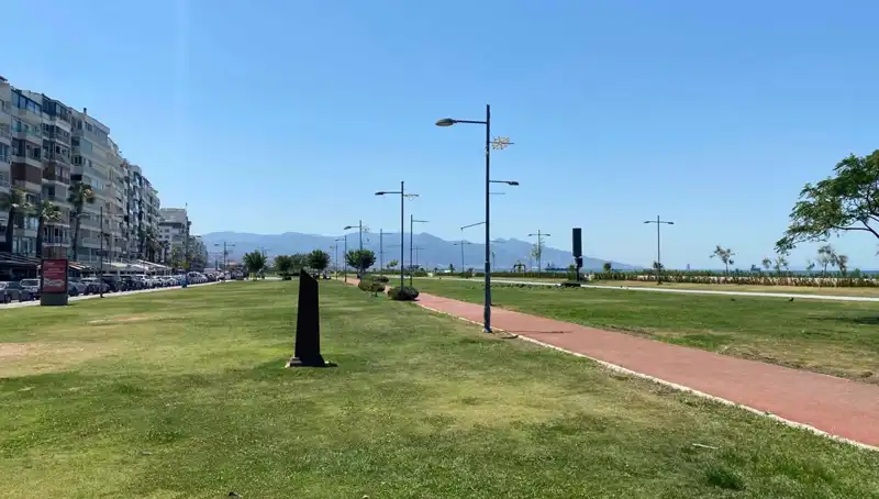 İzmir'de Sıcaklık Rekoru: Kordon Boş Kaldı, Yerli Turist Nerede?