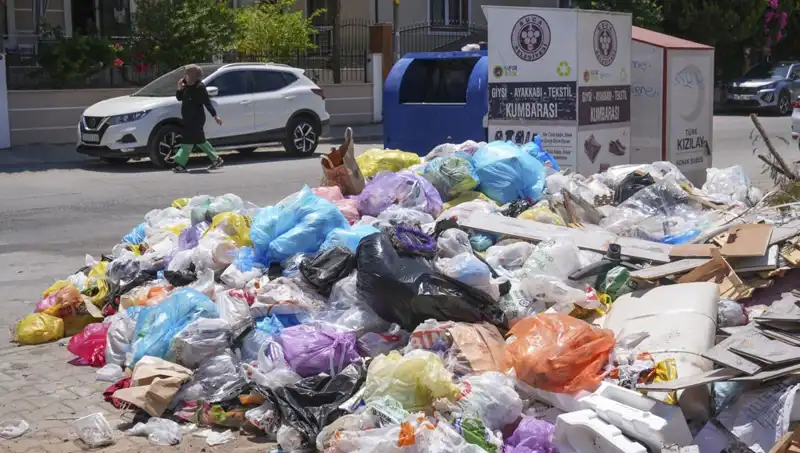 İzmir'de Yaşanan Çöp Sorunu: Kentin Gözde Mahalleleri Tehlikede!