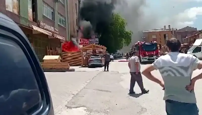 Ankara’da İş Yerlerinde Korkutan Yangın: Alevler Sokağı Sardı