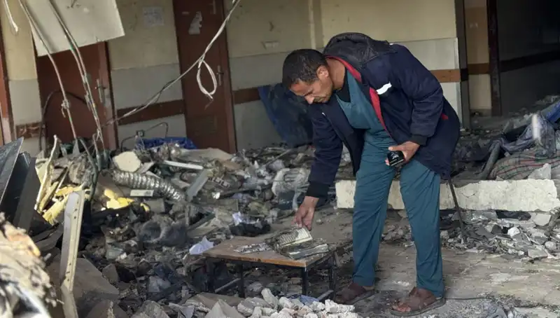 İsrail Ordusu'ndan Nasır Hastanesi'ne Saldırı: 5 Can Kaybı ve Derin Çöküş