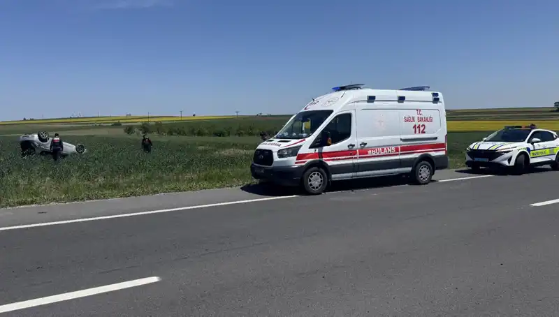 Edirne'de Otomobil Devrildi: Sürücü ve Eşi Yaralı