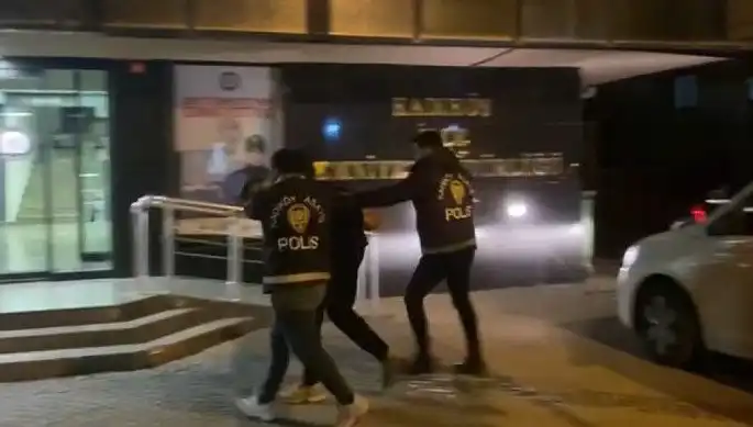 Galatasaray Taraftarını Yaralayan Kişi, Polisin Sert Takibiyle Elde Edildi
