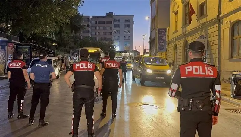 Megakentte Asayiş Operasyonları: 4 Saat İçinde Yüzlerce Gözaltı Uygulaması