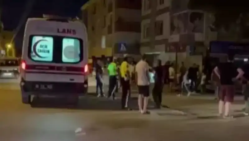 Alkollü Sürücü İle Tartışan Yayaları Kamyonetle Ezdi!